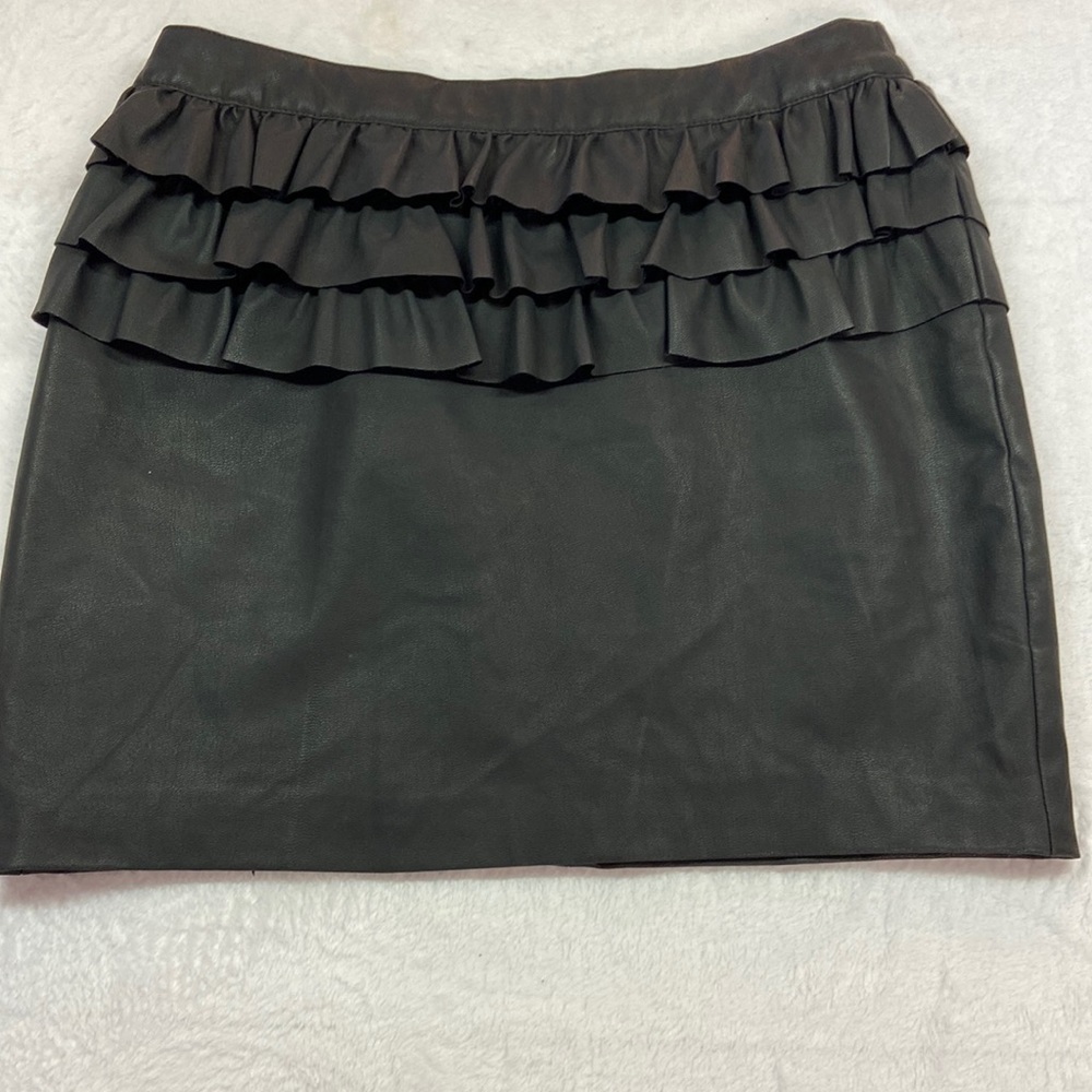 Sans Souci Faux Leather Black Mini Skirt Ruffled Size Medium Used